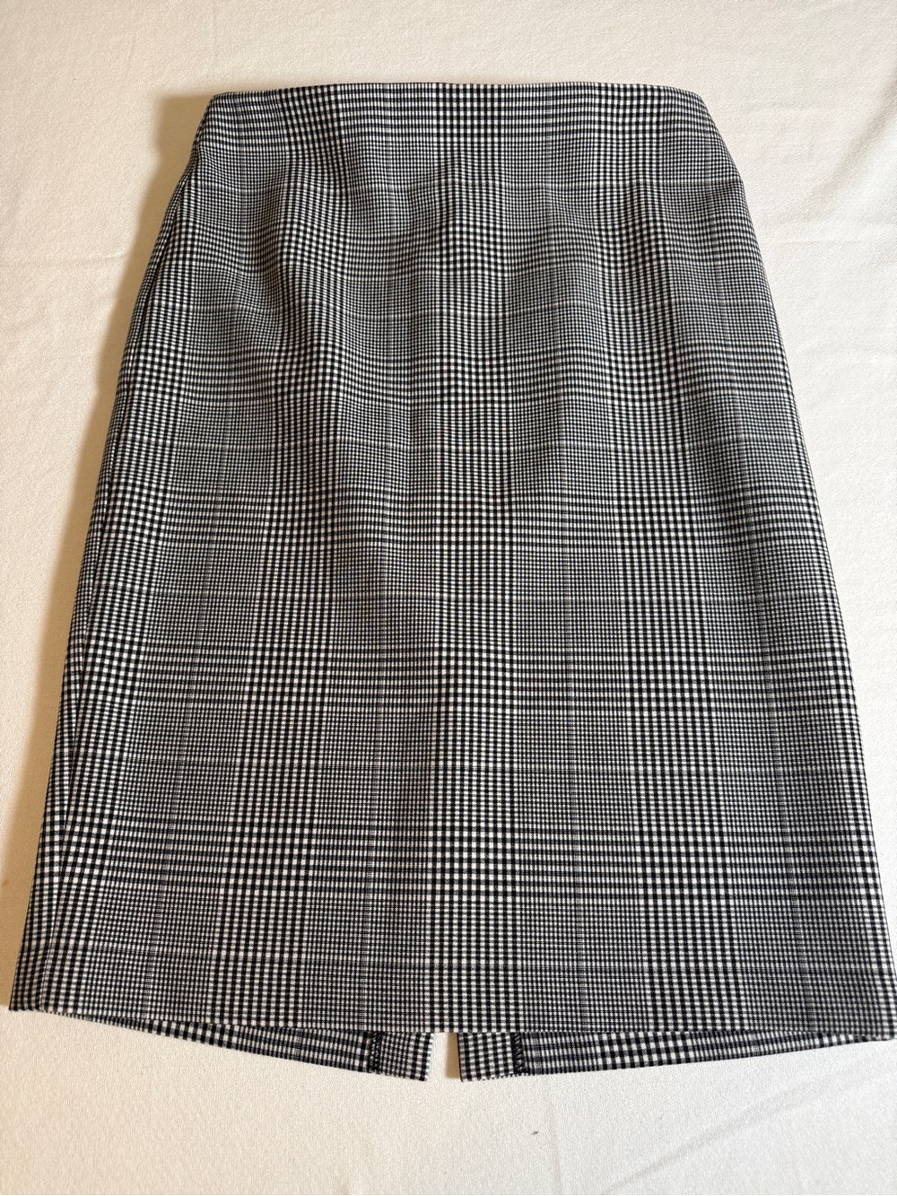 T Tahari Classic Black & White Plaid Pencil Skirt Size 6